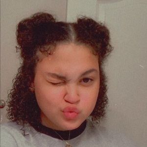 Meet your Posher, Briana